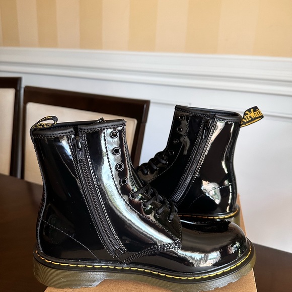 Dr. Martens 1460 PATENT LEATHER LACE UP BOOTS - Picture 5 of 8
